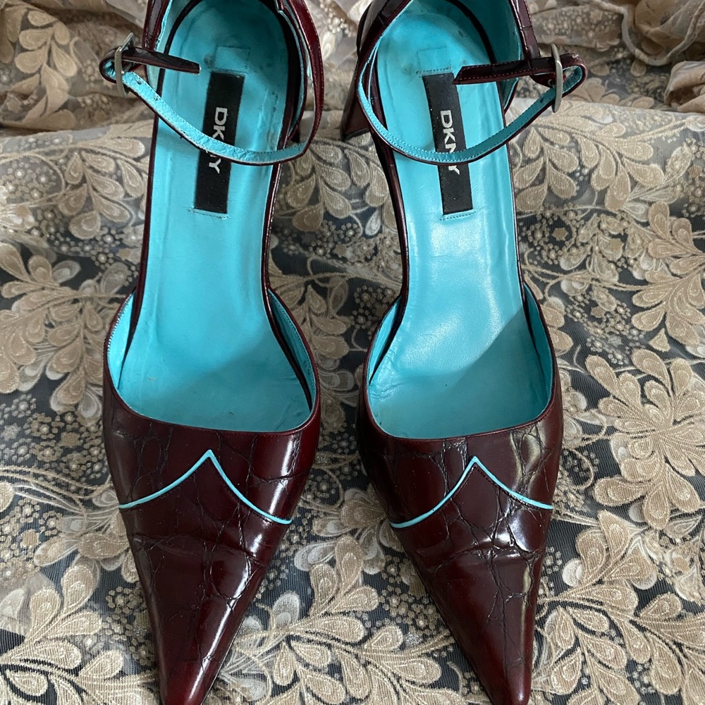DKNY: Brown Leather Embossed Croc Print Heel With Turquoise Stripe Detail